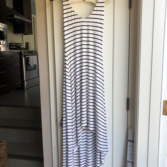 CUTE sexy sundress gently worn.  Very pretty on - Picture 6 of 7